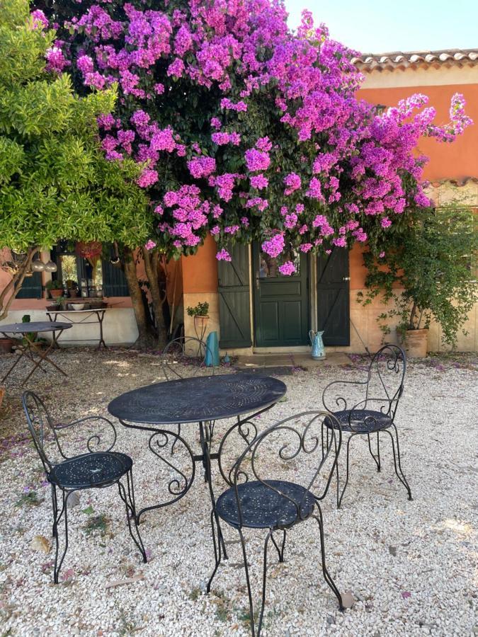 Bed and Breakfast Le Bourguet Solliès-Pont Esterno foto